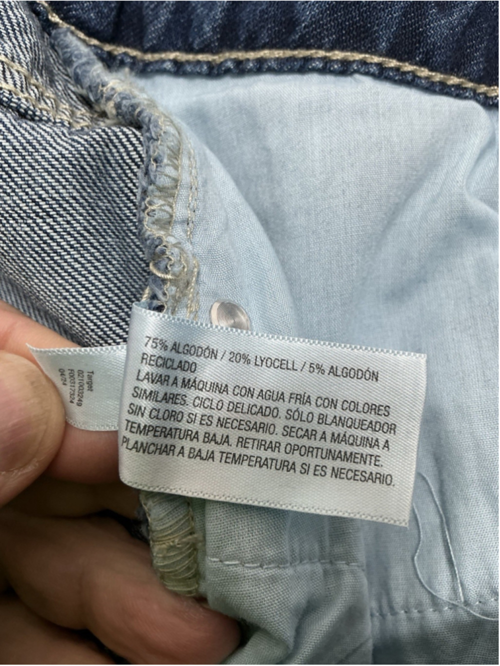 Womans NWT Ava & Viv Relaxed Fit Blue Jean Shorts Size 18 - Picture 7 of 10